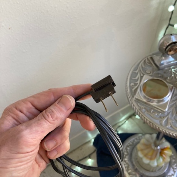 Vintage Smoking Stand with Light-up Base - Picture 7 of 9